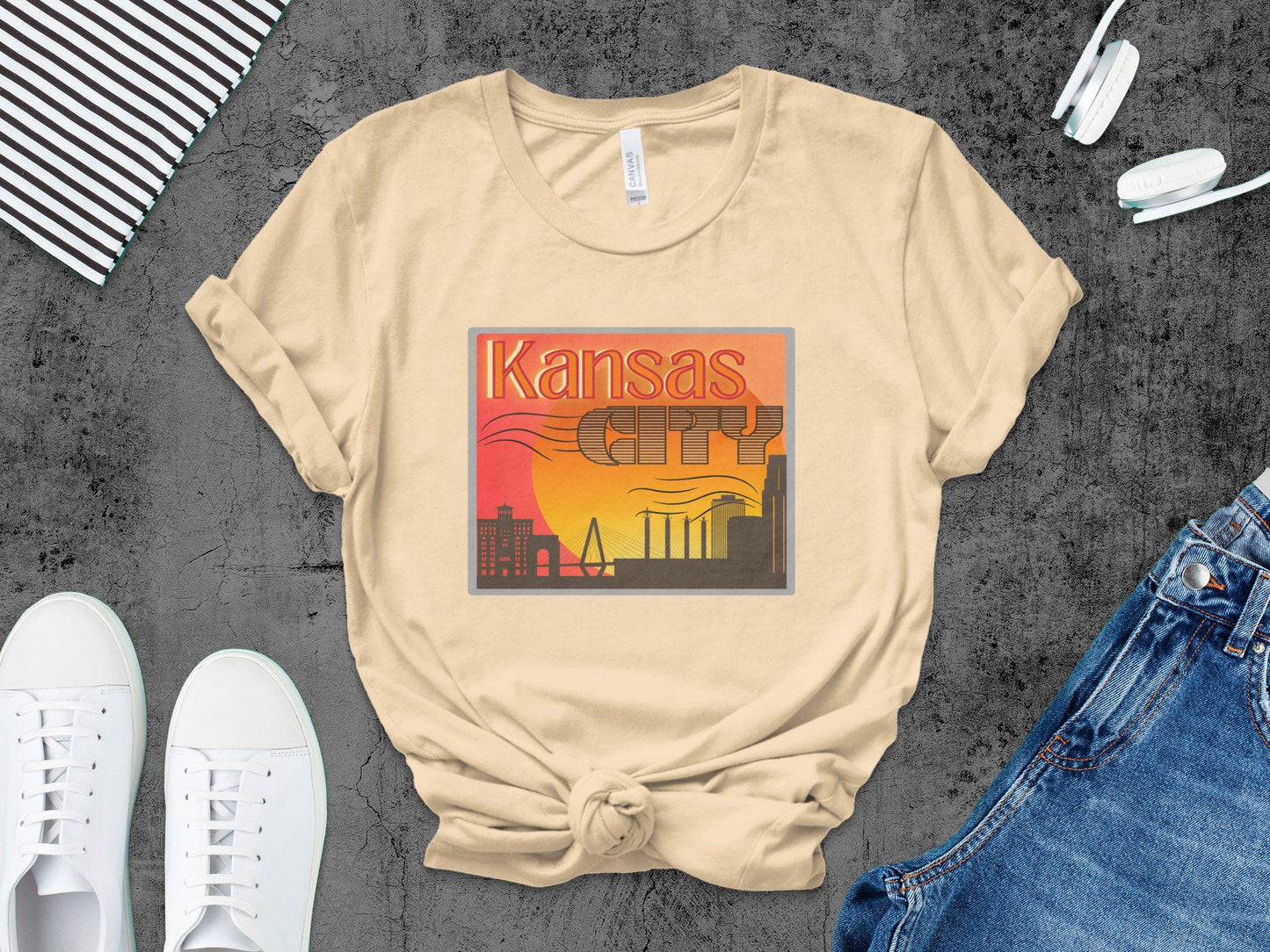 Kansas City Skyline Graphic T-Shirt, Retro Kansas City Tee, Kansas City Souvenir Shirt, Kansas City Lover Gift, Unisex Graphic Tee